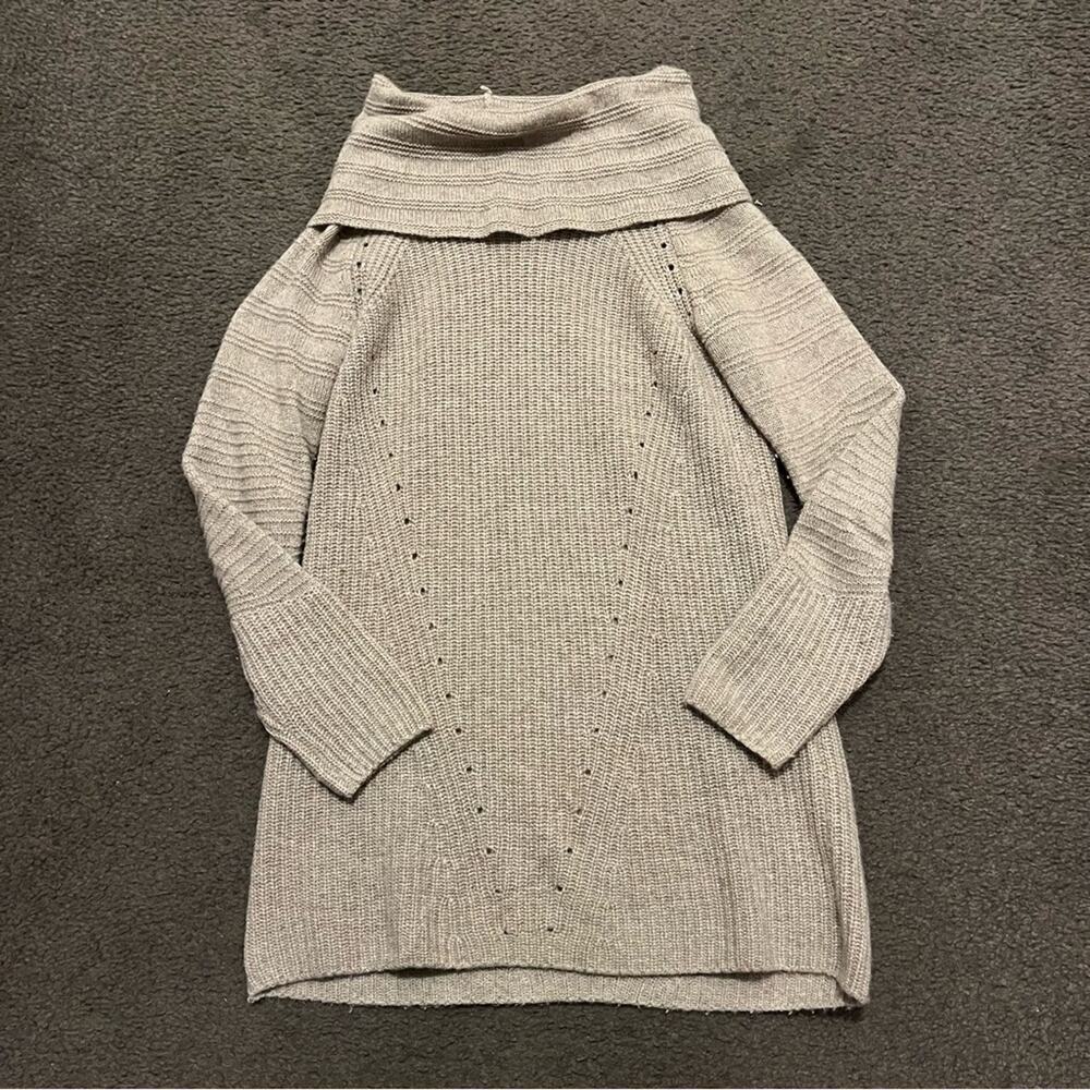 Neiman Marcus Cashmere Foldover Longer Length Sweater - Picture 3 of 4